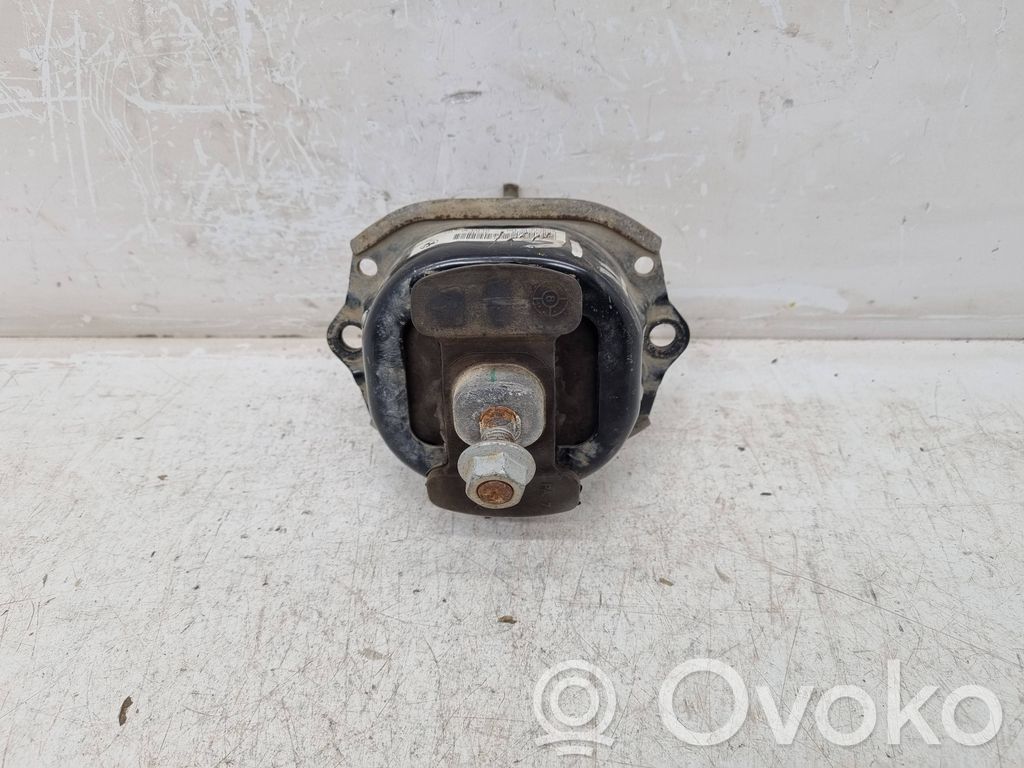 Engine mount bracket   6857519,685751903,16004212