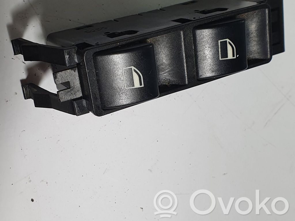 Elektrinių langų jungtukas   8381514