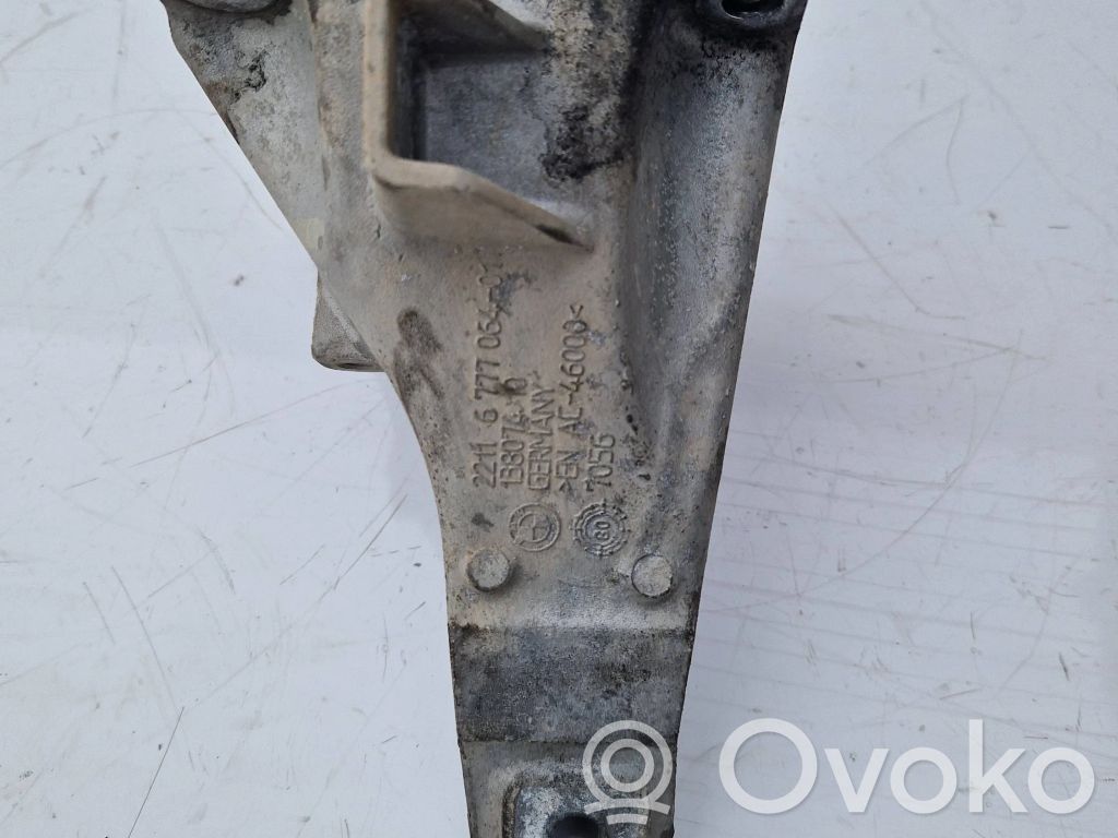 Engine mounting bracket   6777064