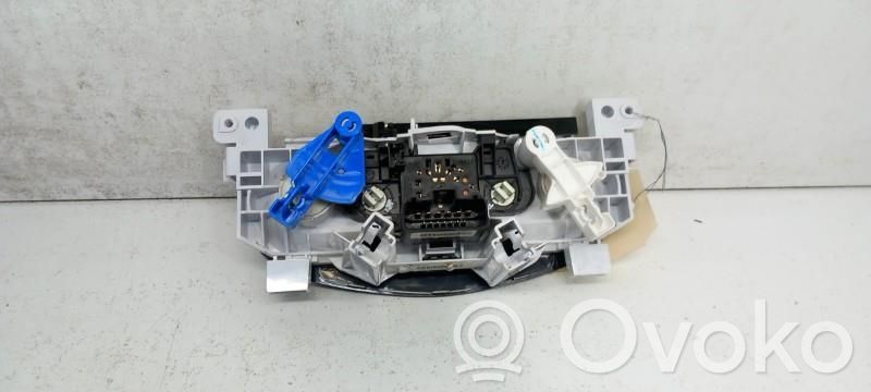 Dacia Duster Climate control unit 