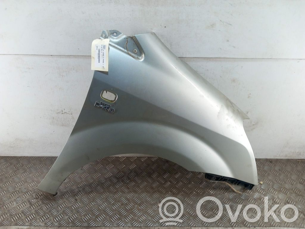 Toyota Corolla Verso E121 Sparnas 