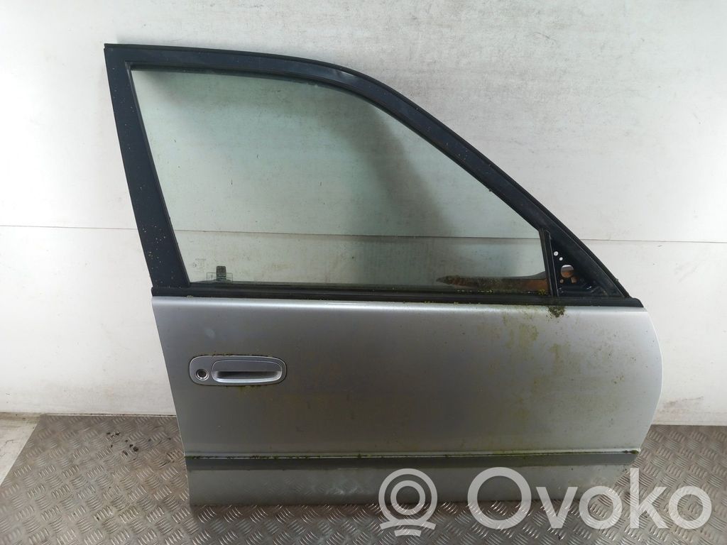 Toyota Corolla E110 Puerta delantera 