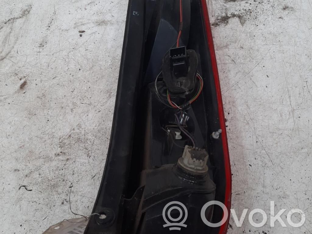 Ford Fiesta Aizmugurējais lukturis virsbūvē 