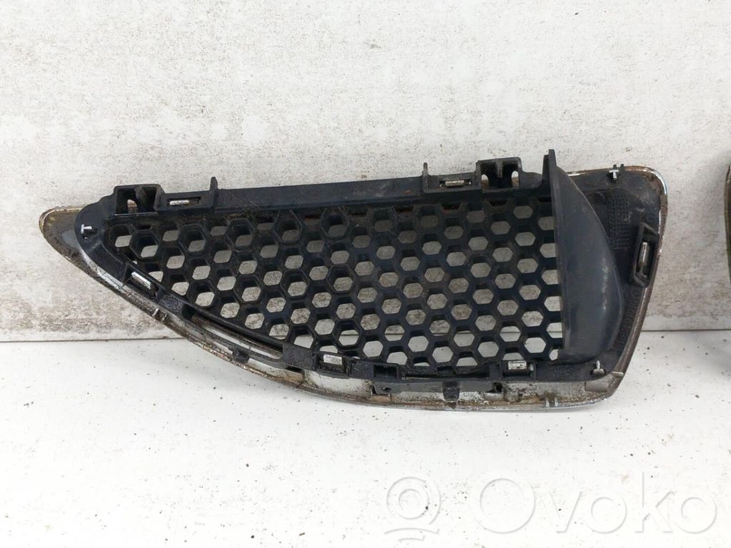 Renault Megane I Etusäleikkö 