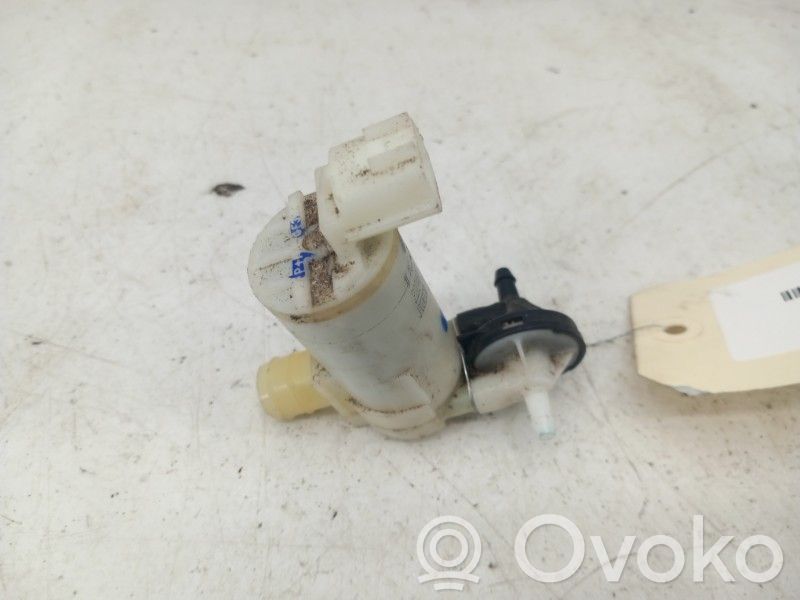 Nissan Leaf I (ZE0) Windscreen/windshield washer pump 