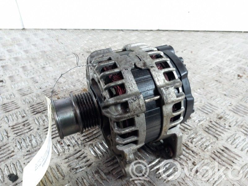 Alternador   04E903015P