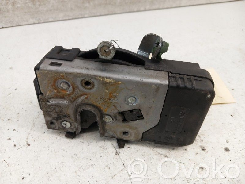 Opel Corsa C Front door lock 