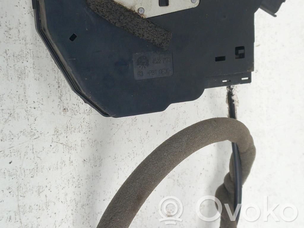 Renault Zoe Priekšpusē slēdzene 