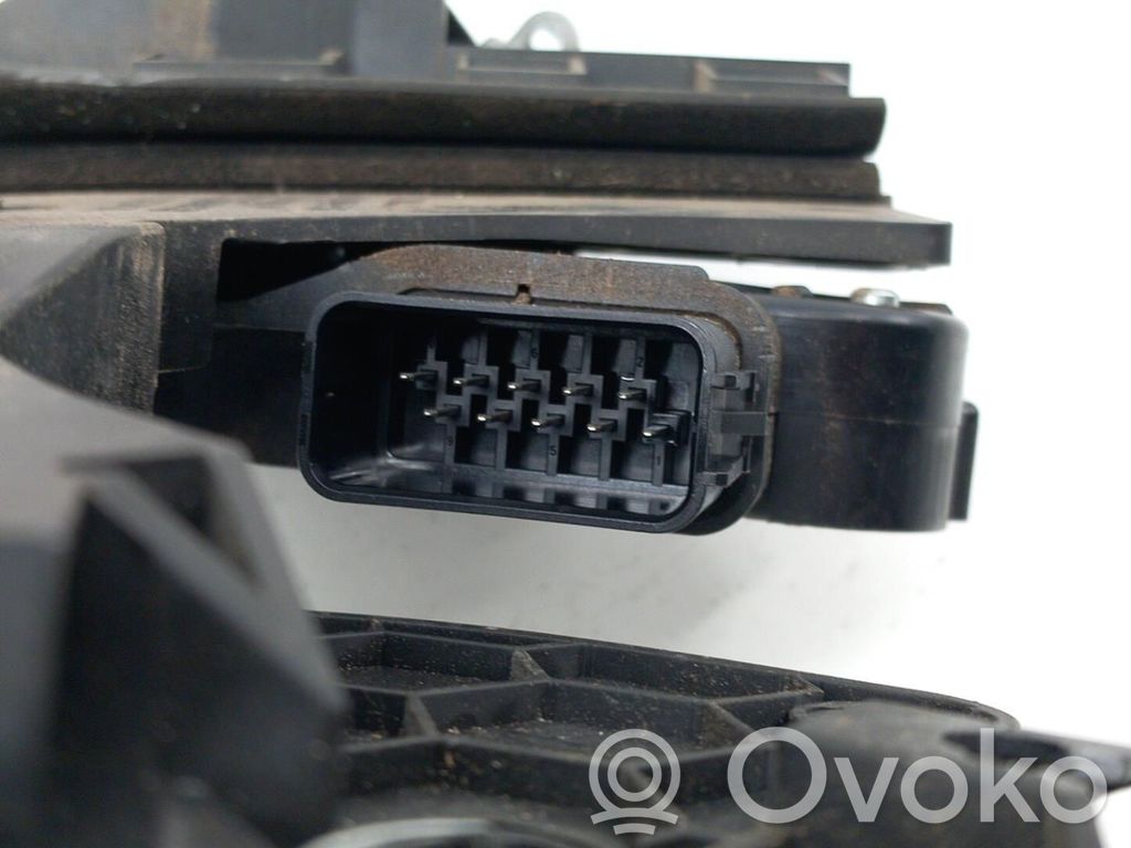 Volvo V50 Zamek drzwi tylnych 