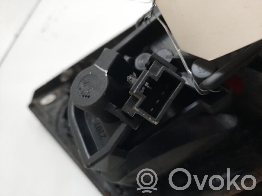 Nissan Primera Lampă spate în capacul portbagajului 