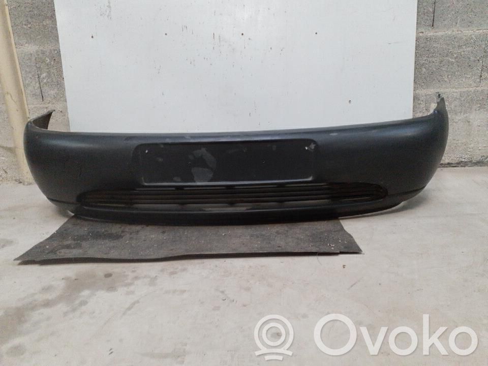 Ford Fiesta Parachoques delantero 