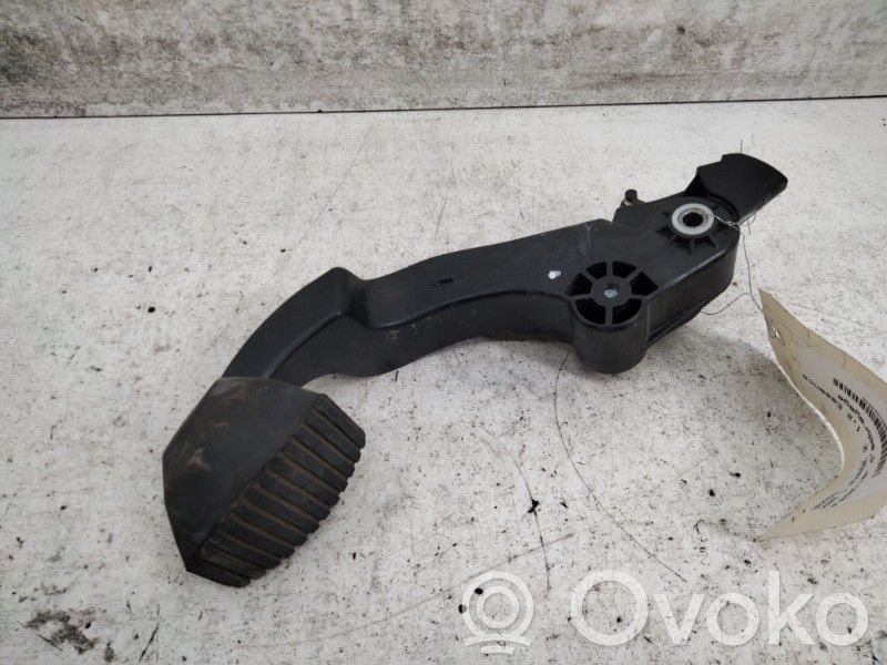 Peugeot 208 I Pedal de embrague 