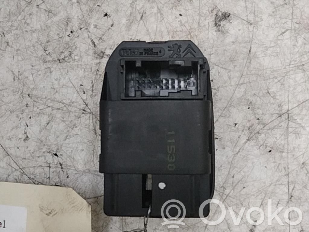 Peugeot 206 Electric window control switch 