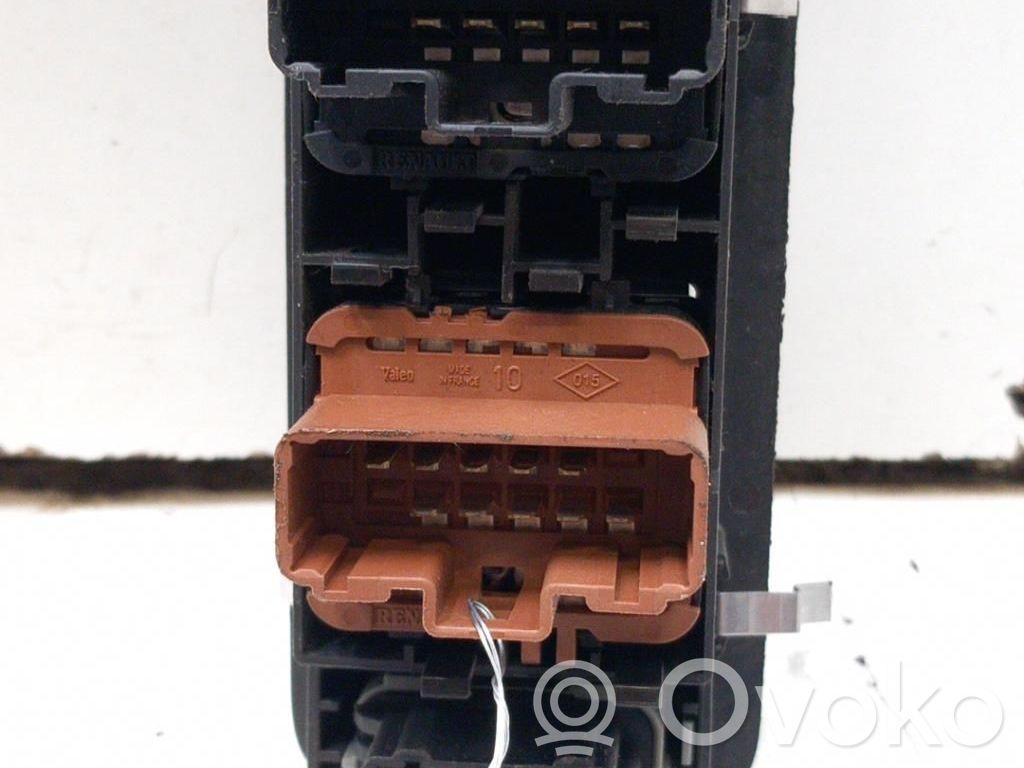 Renault Laguna II Electric window control switch 