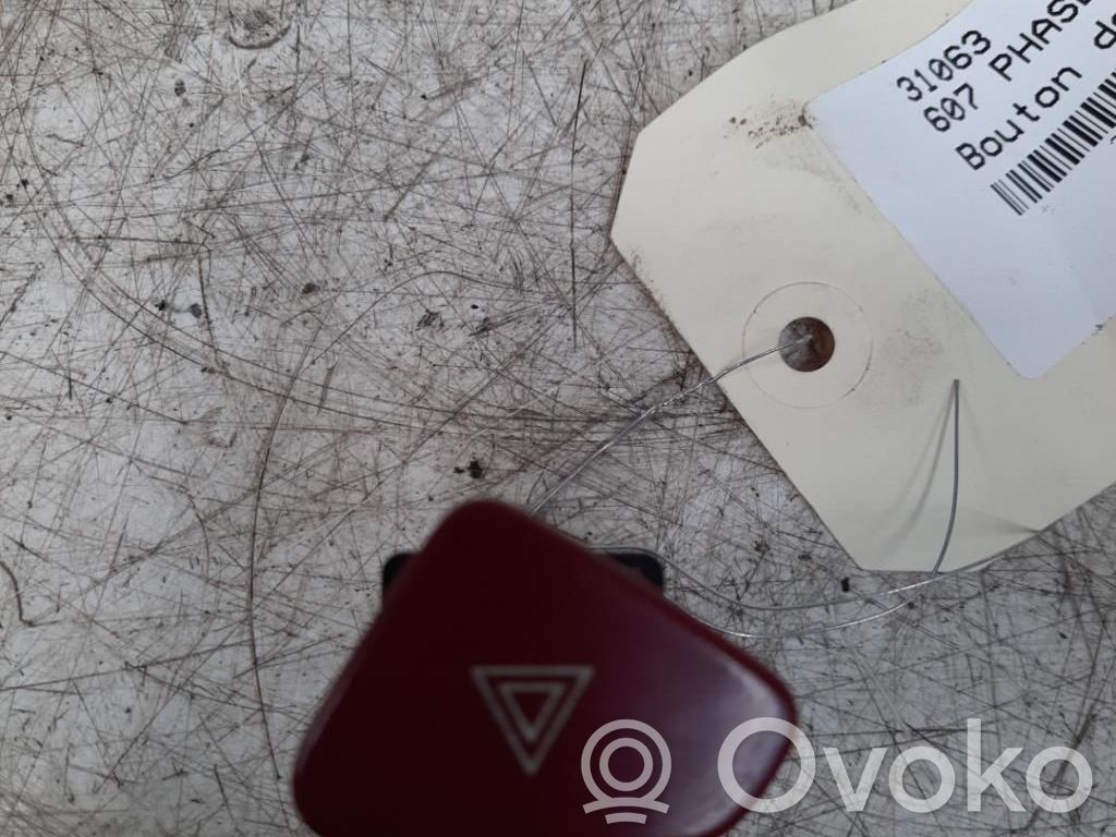 Peugeot 607 Hazard light switch 