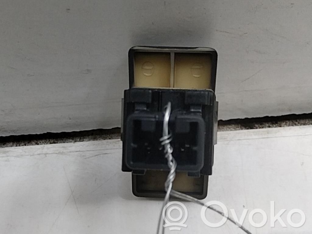 Suzuki SX4 Hazard light switch 