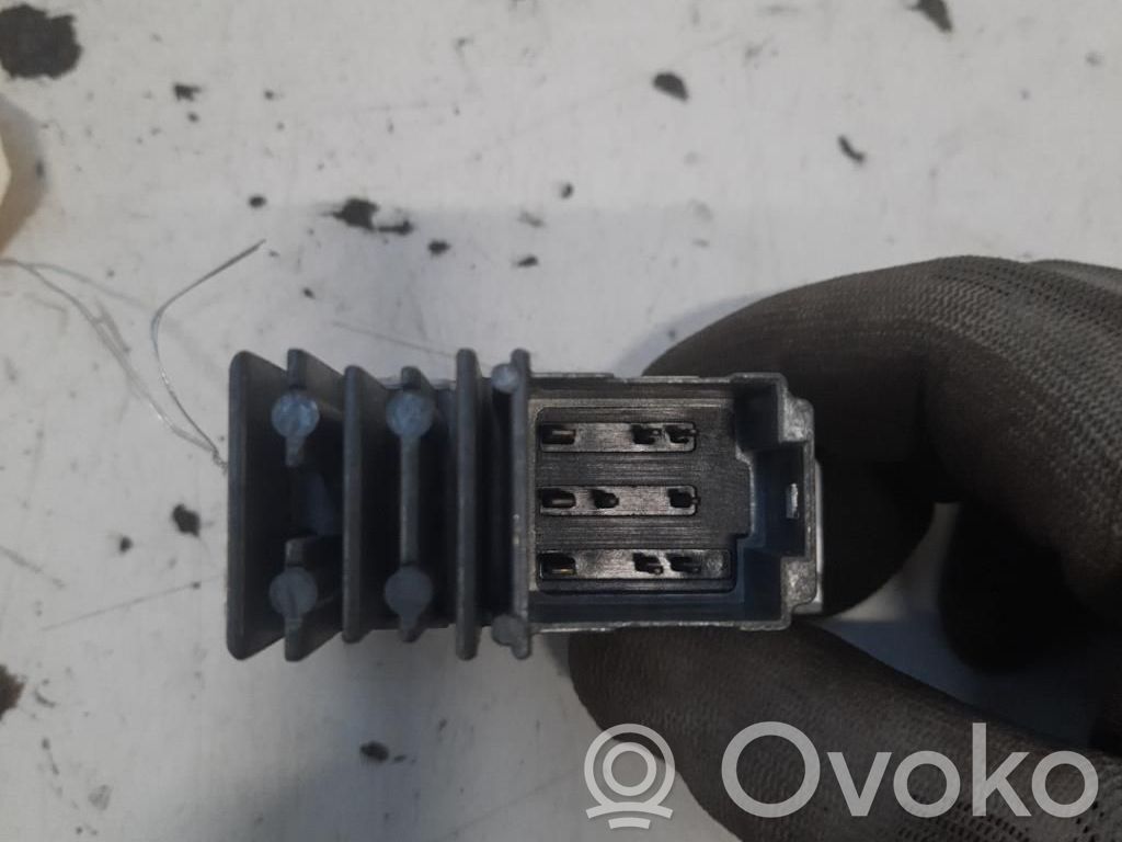 Hazard light switch   1112004
