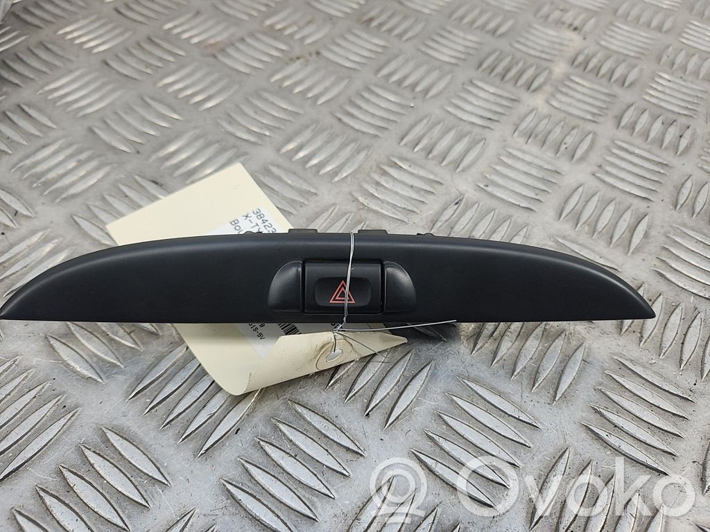 Jaguar X-Type Hazard light switch 