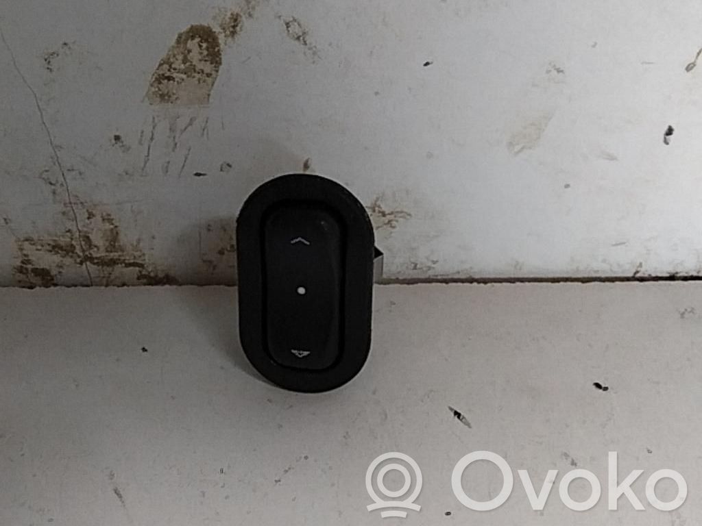 Opel Meriva A Electric window control switch 