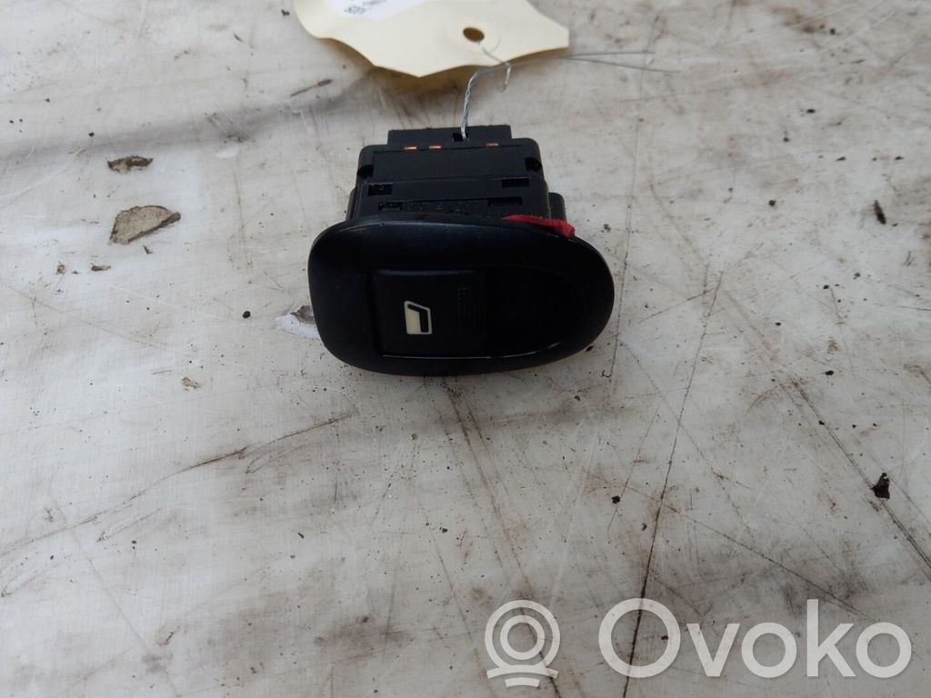 Peugeot 1007 Electric window control switch 