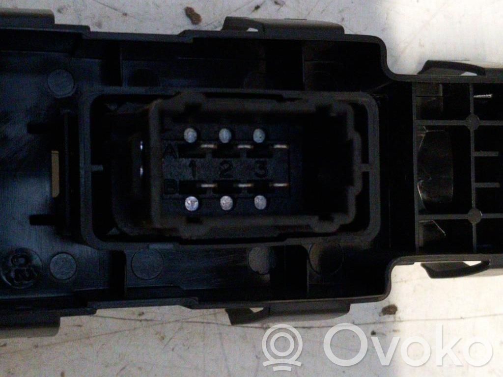 Peugeot 207 Interruptor del elevalunas eléctrico 