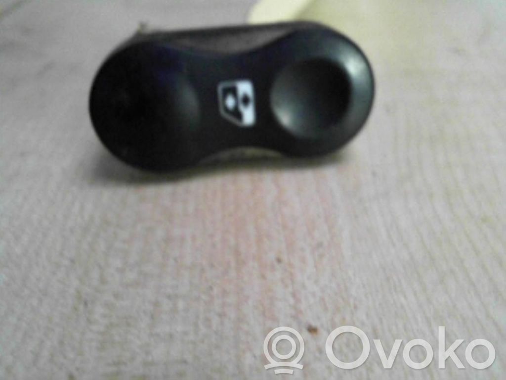 Dacia Duster Electric window control switch 