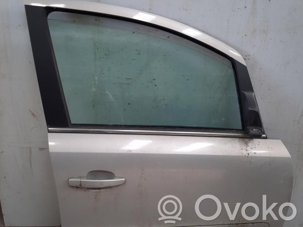 Opel Zafira B Puerta delantera 