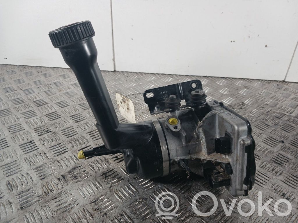 Peugeot 308 Ohjaustehostimen pumppu 