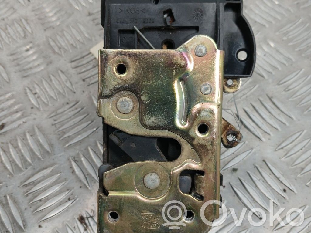 Ford Focus Priekšpusē slēdzene 