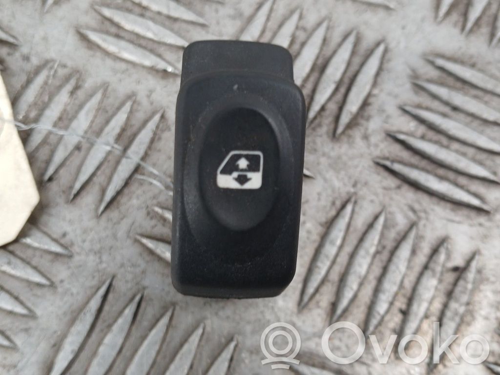 Dacia Duster Electric window control switch 