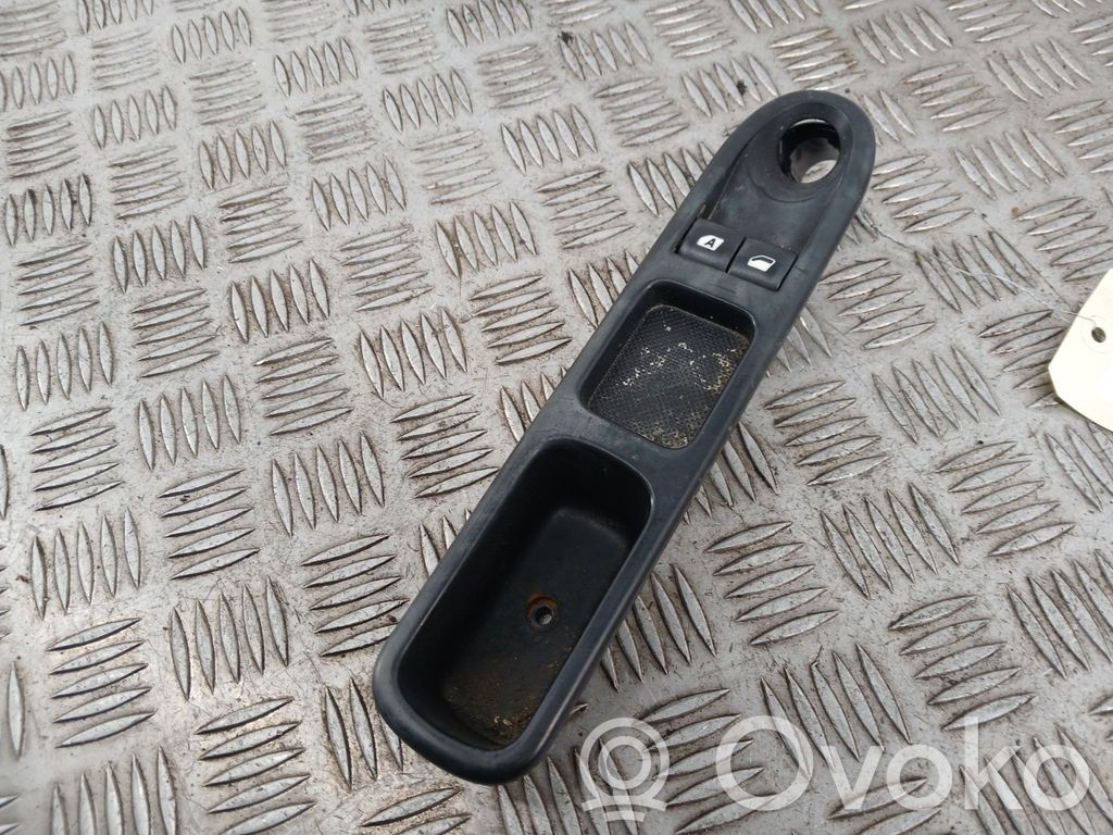 Peugeot 207 Electric window control switch 
