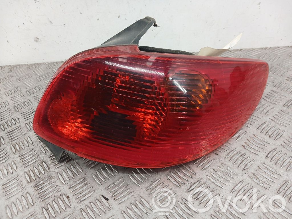 Peugeot 206 Lampă spate în caroserie 