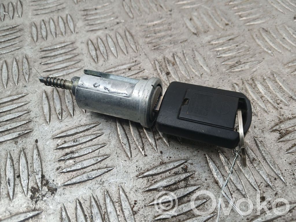 Opel Corsa C Užvedimo spynelė 