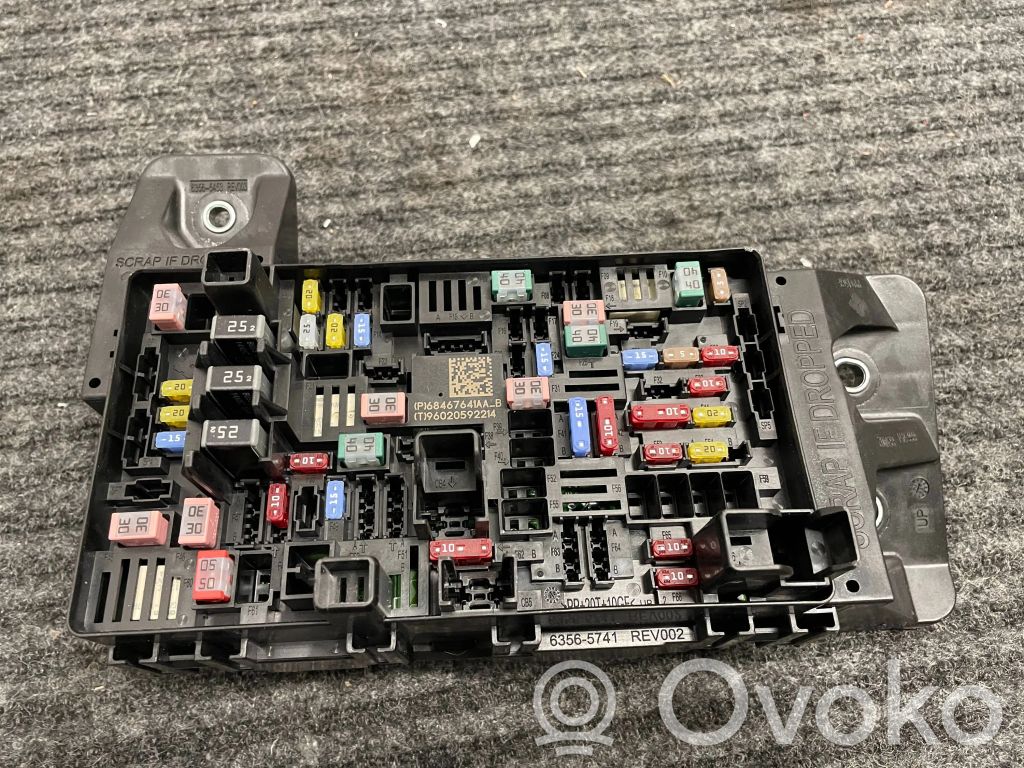 Fuse module   68467641AA