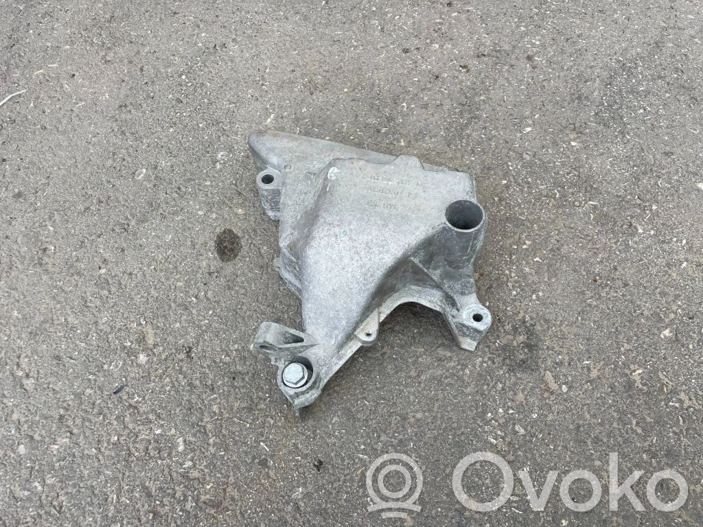 Volkswagen Up Engine mounting bracket 