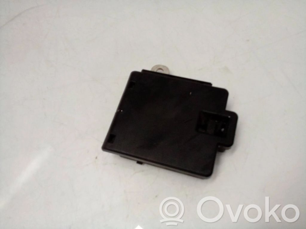 Porsche Cayenne (9Y0 9Y3) Current control relay 