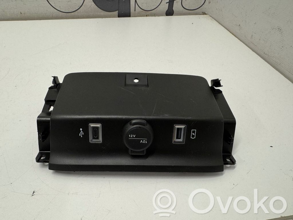 Jeep Avenger Gniazdo / Złącze USB 