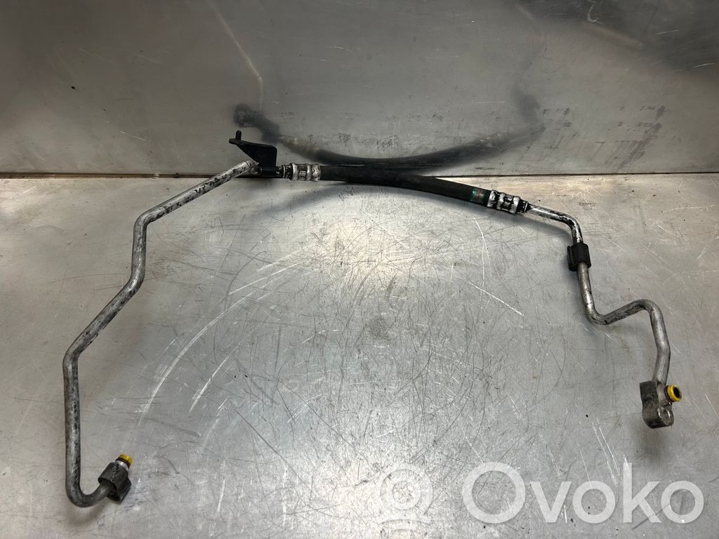 BMW 1 E81 E87 Ilmastointilaitteen putki (A/C) 
