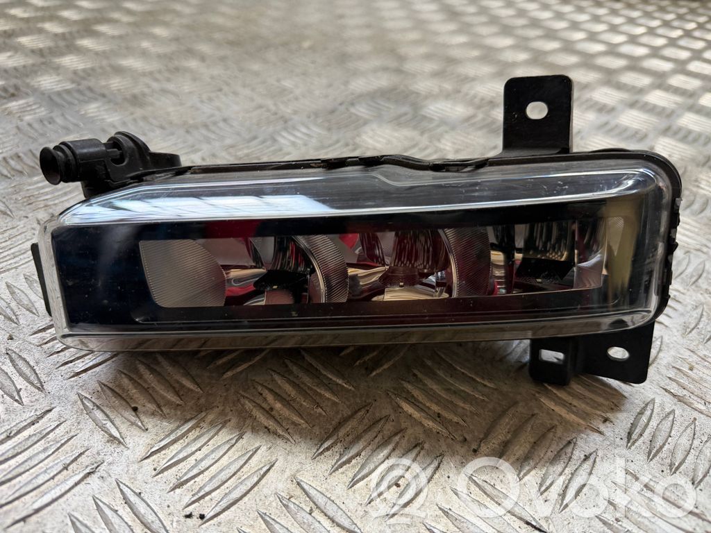BMW 1 F40 Etusumuvalo 