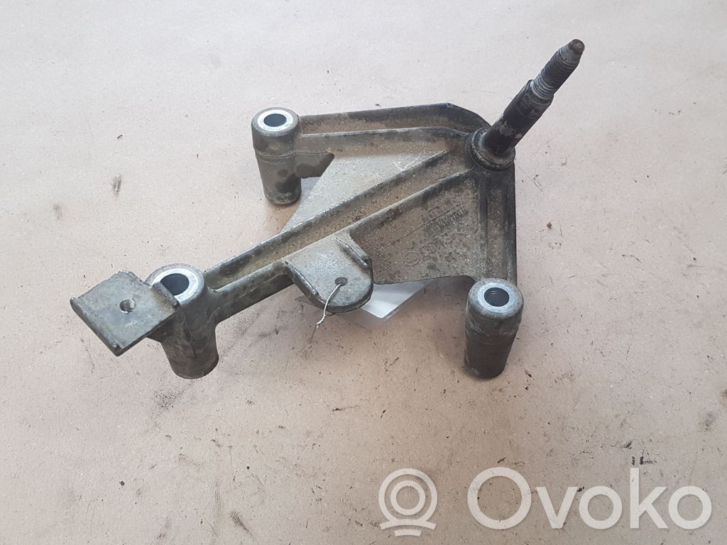 Renault Clio II Gearbox mounting bracket 