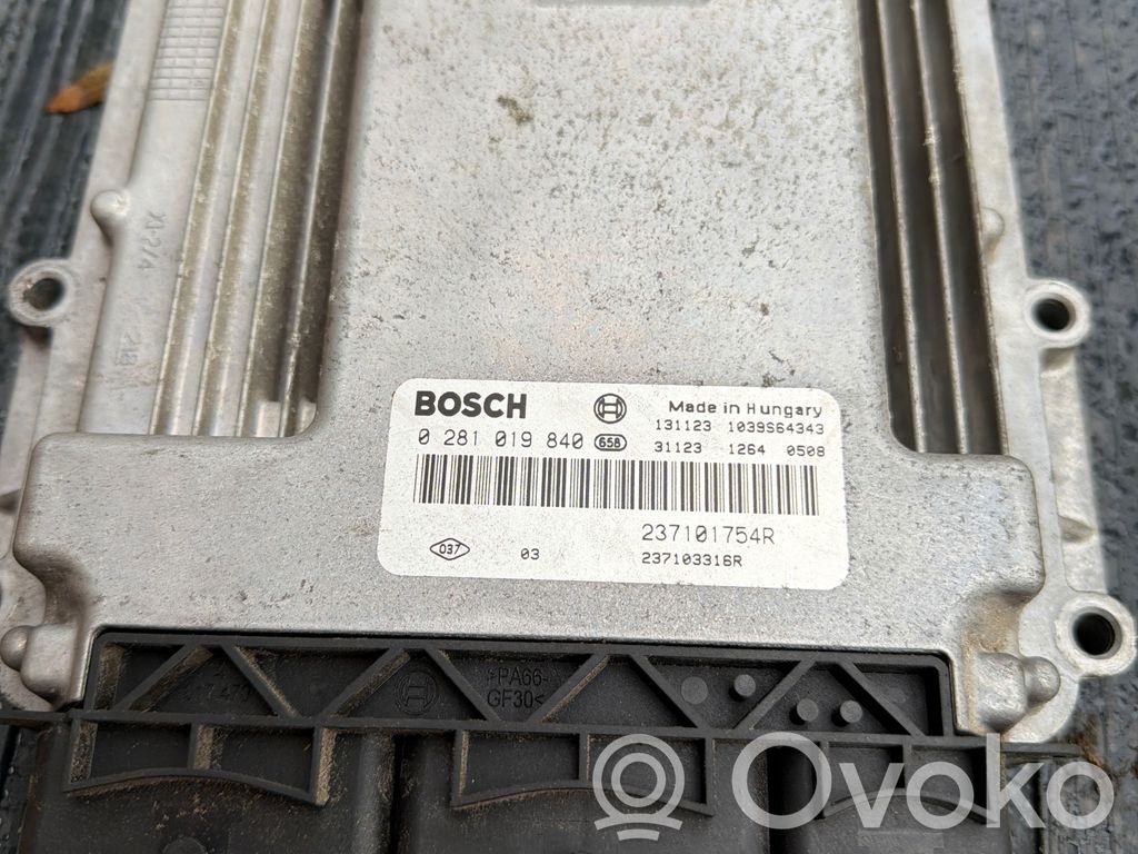Renault Trafic II (X83) Engine control unit/module 
