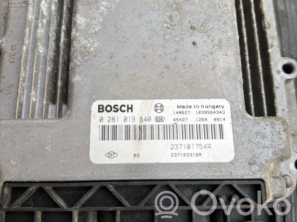 Renault Trafic II (X83) Engine control unit/module 