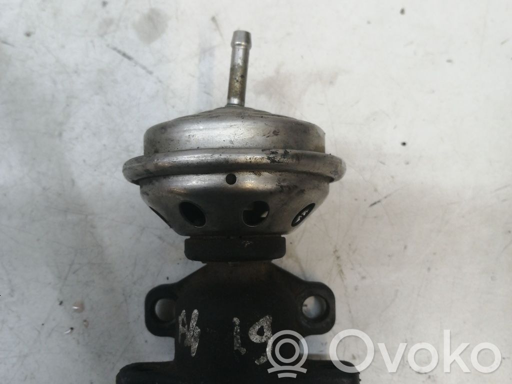 Audi A4 S4 B5 8D Válvula EGR 