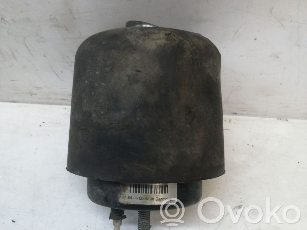 Engine mount bracket   3D0199381S