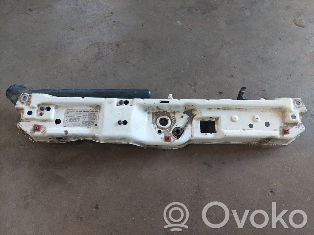 Opel Combo C Viršutinė dalis radiatorių panelės (televizoriaus) 