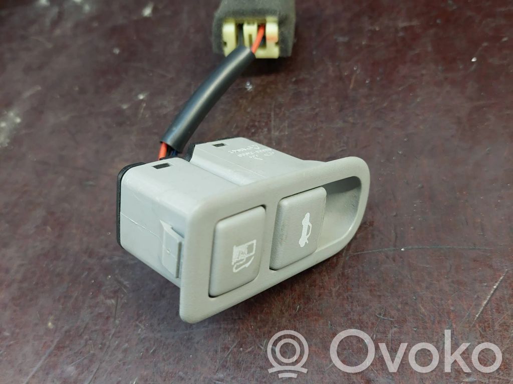 Hyundai Sonata Tailgate opening switch 