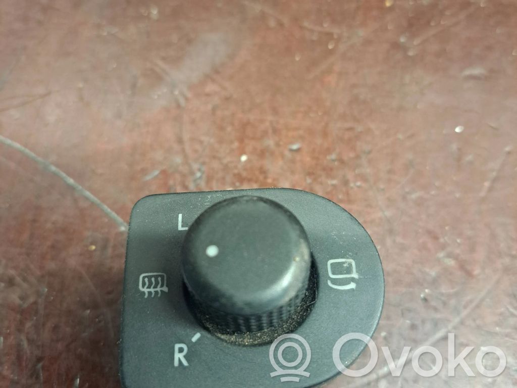 Volkswagen Bora Wing mirror switch 
