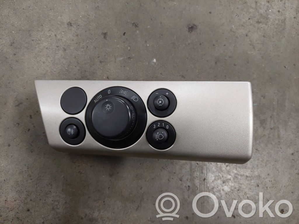 Opel Astra H Light switch 