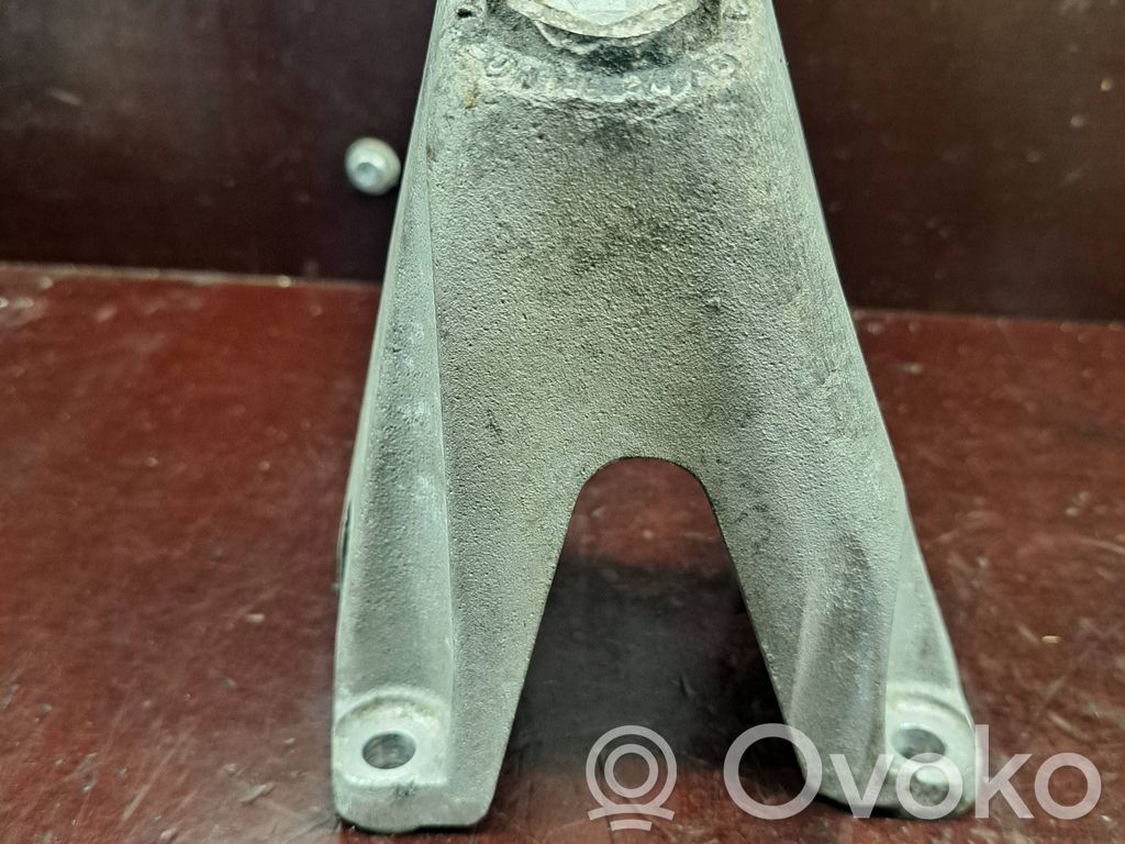 Audi A8 S8 D3 4E Engine mounting bracket 