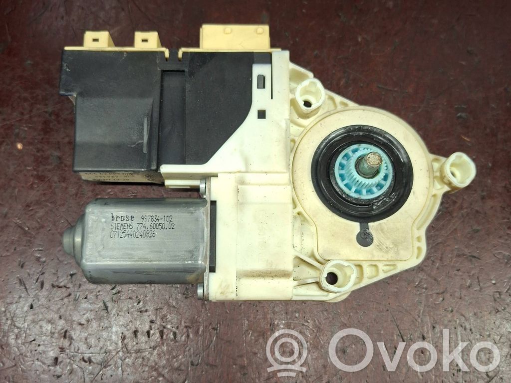 Silnik regulatora szyby drzwi przednich   997834102,562009000,7746005002,07125440240826
